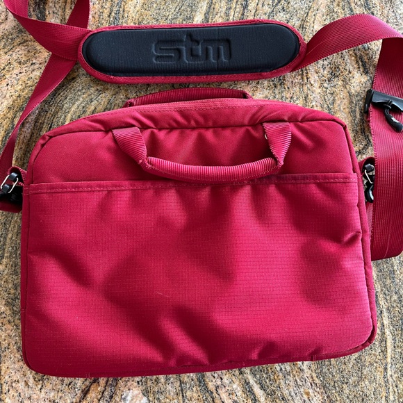 STM Red Tablet or Small Laptop Messenger Bag Tote Purse Plush Gray Lining 12 x 9 - Picture 3 of 12